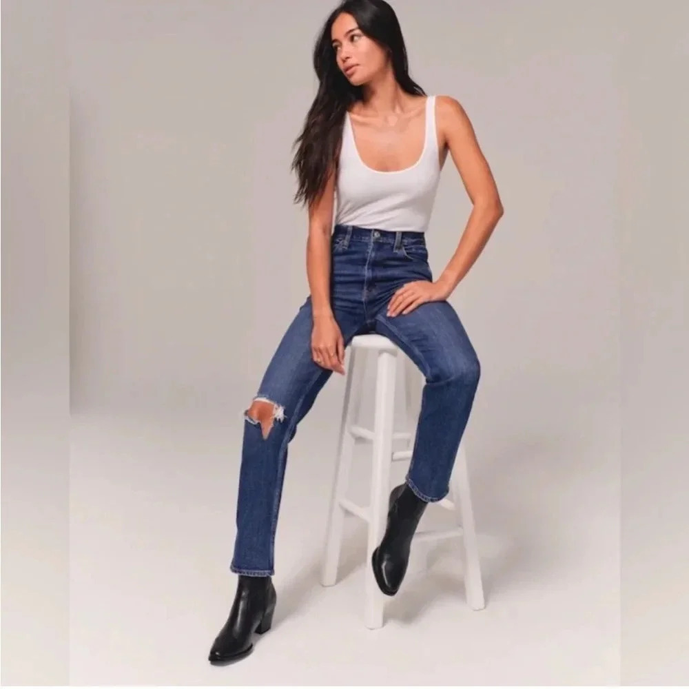Abercrombie & Fitch The Ankle Straight Curve Love Distressed Jeans Size 28 / 6